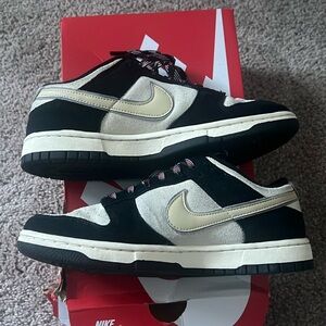 Nike Dunk Low Black Team Gold